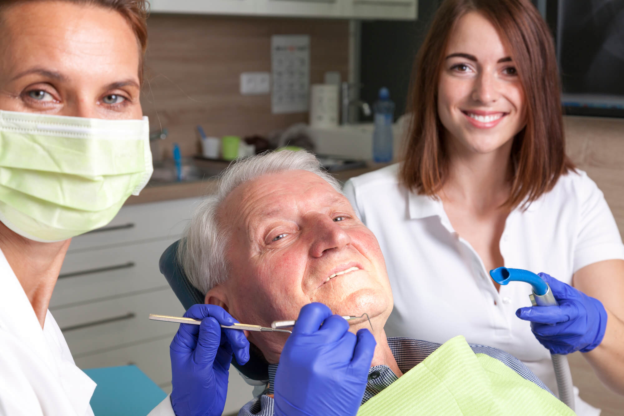 A couple of emergency dentists in Hialeah with a patient