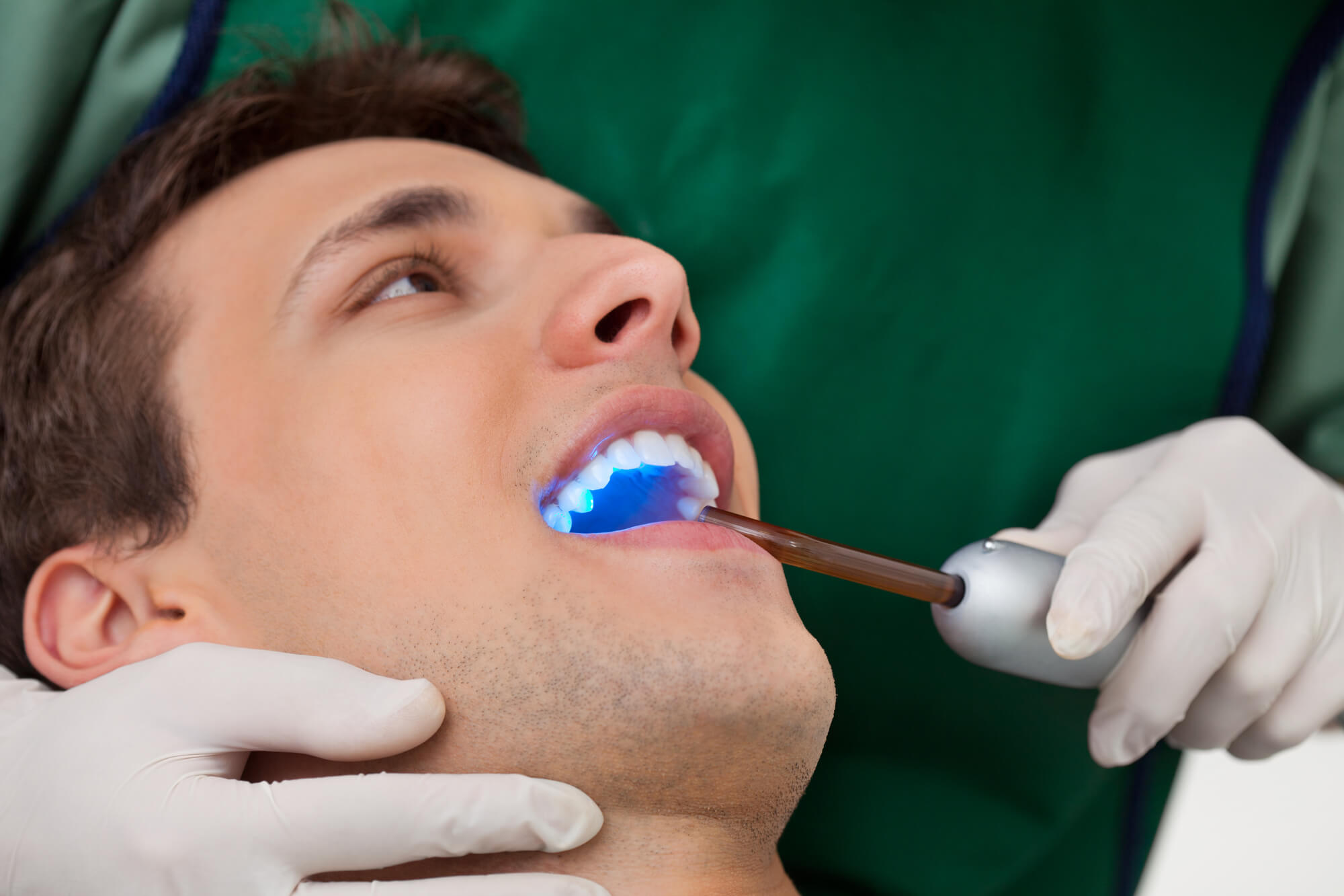 Dentist performing a cosmetic dentistry procedure in miami fl